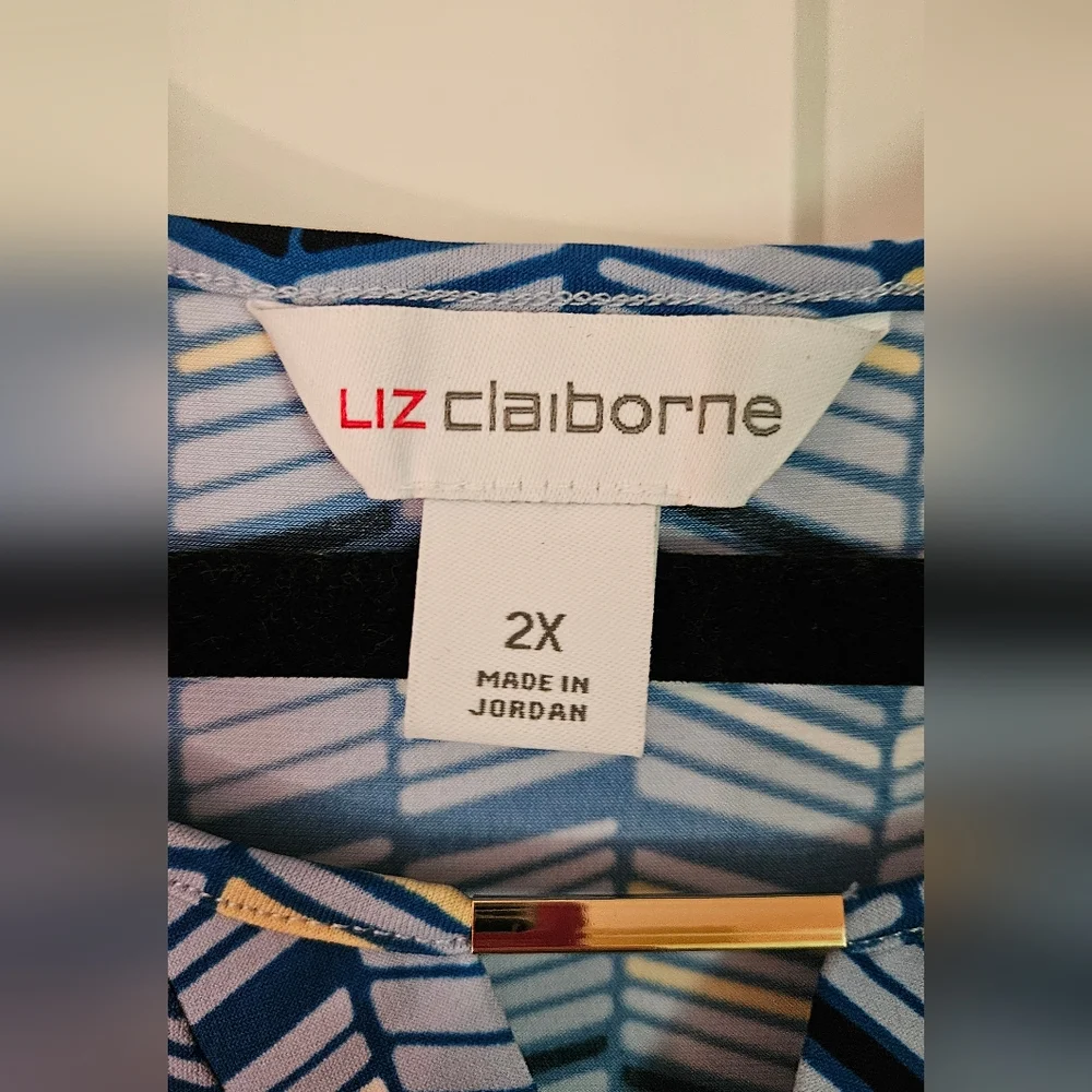 Liz Claiborne 2X Blue Chevron Cap Sleeve Blouse NWT - Picture 4 of 7